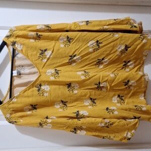 Old Navy floral bouse size XXL v neck long sleeve‎